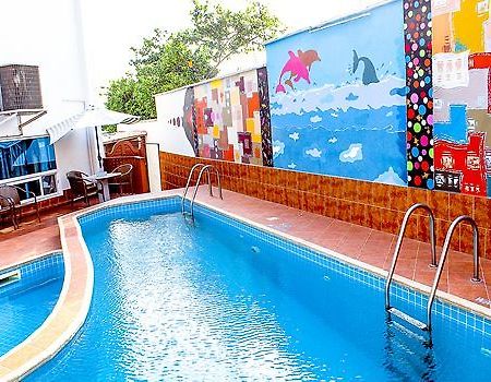 Maxlot Hotel Acra Exterior foto